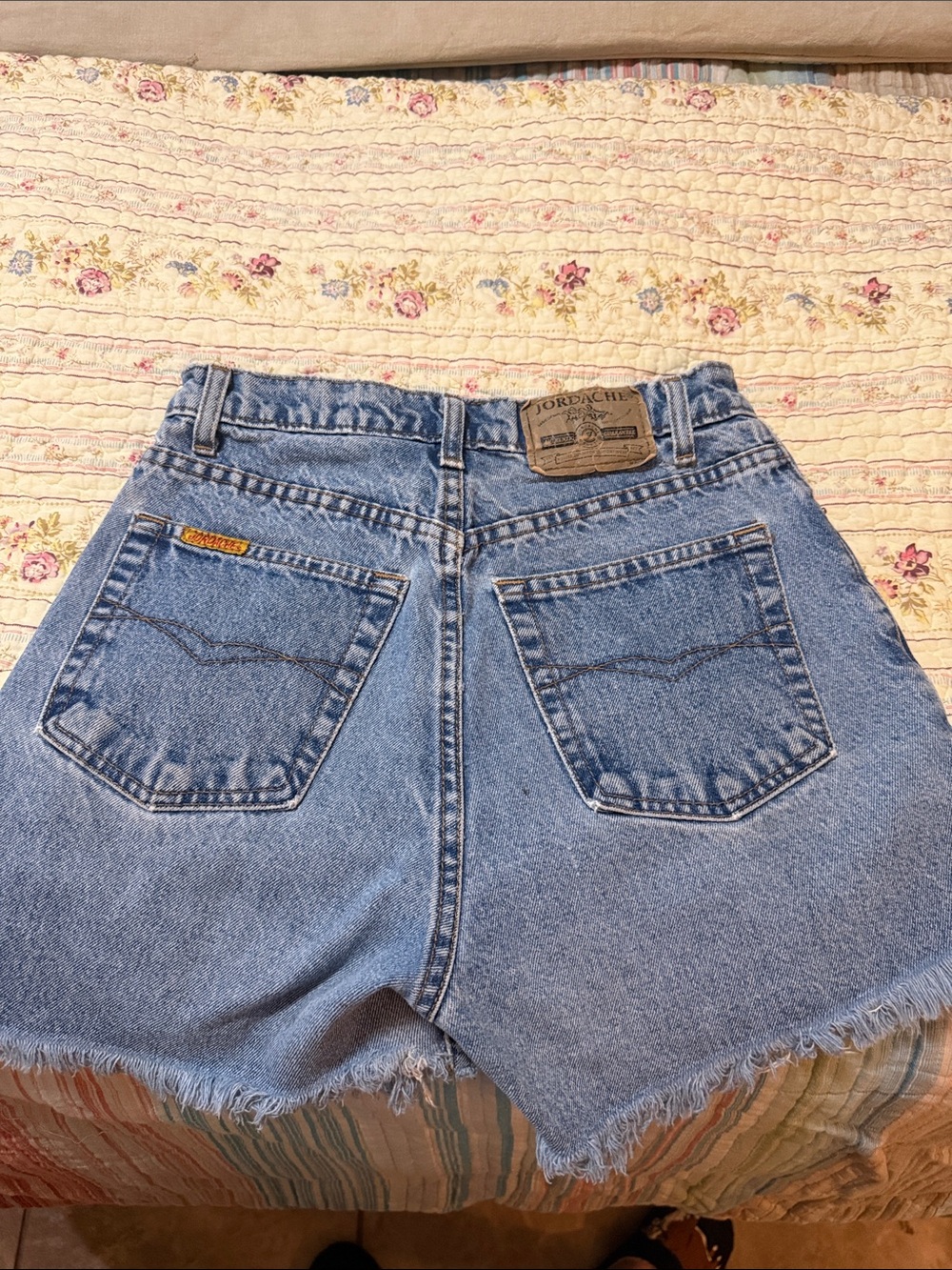 Vintage Jordache Light Blue Frayed Hem Denim Shorts - Picture 2 of 6
